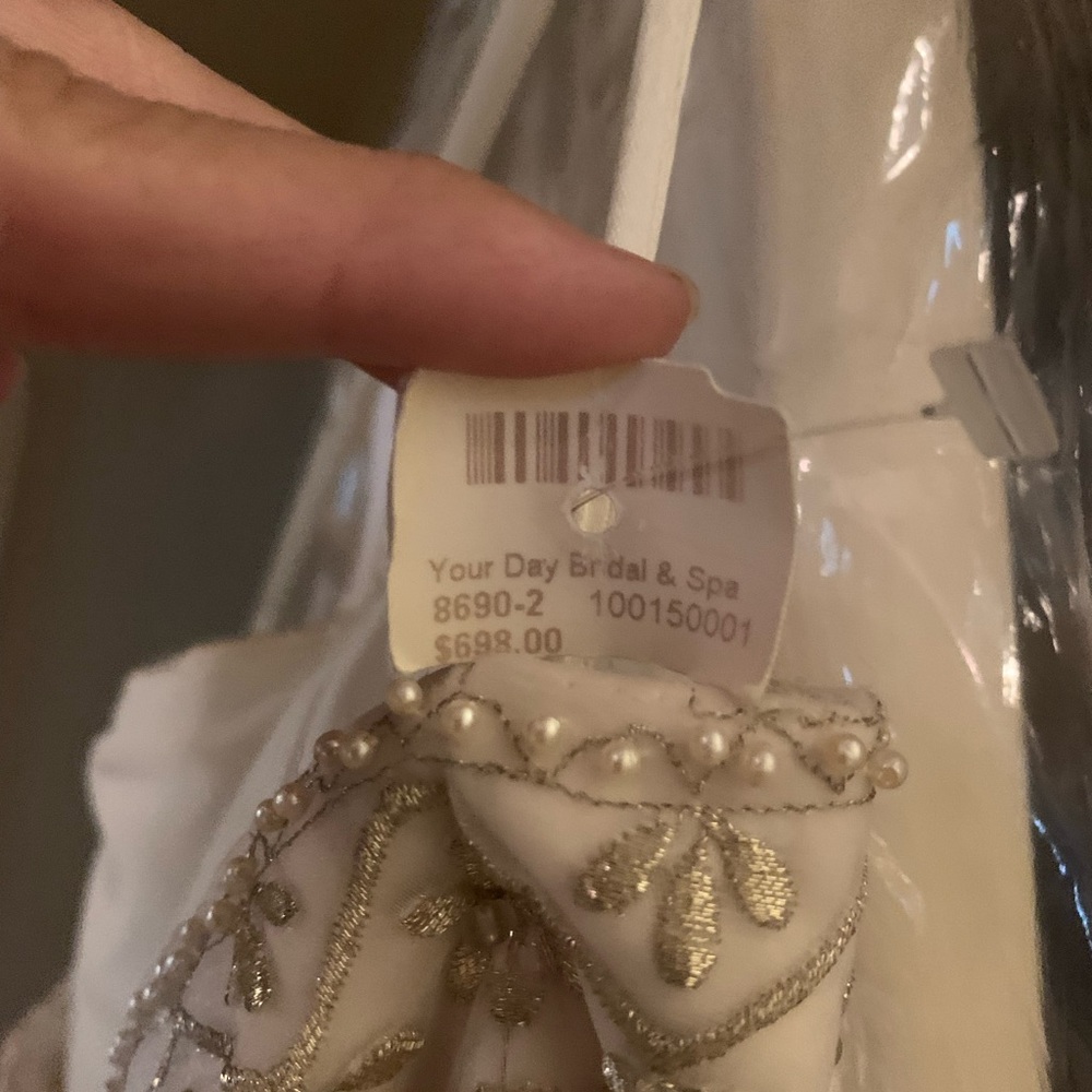 NWT.  Ivory/Gold mermaid/ corset wedding dress.Size 4. - Picture 5 of 9